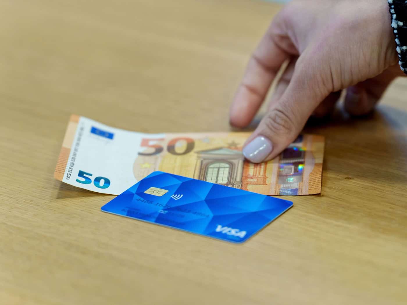 Bargeld-Limit und Tauschbörsen: Kritik an Bezahlkarte