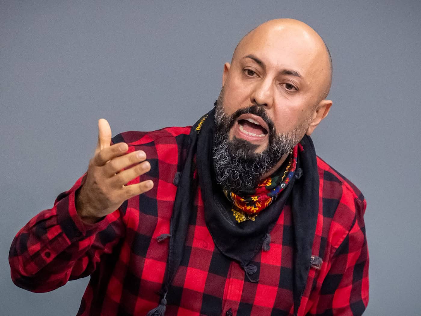 Berliner Linke-Politiker Koçak verlässt Bundestagsausschuss