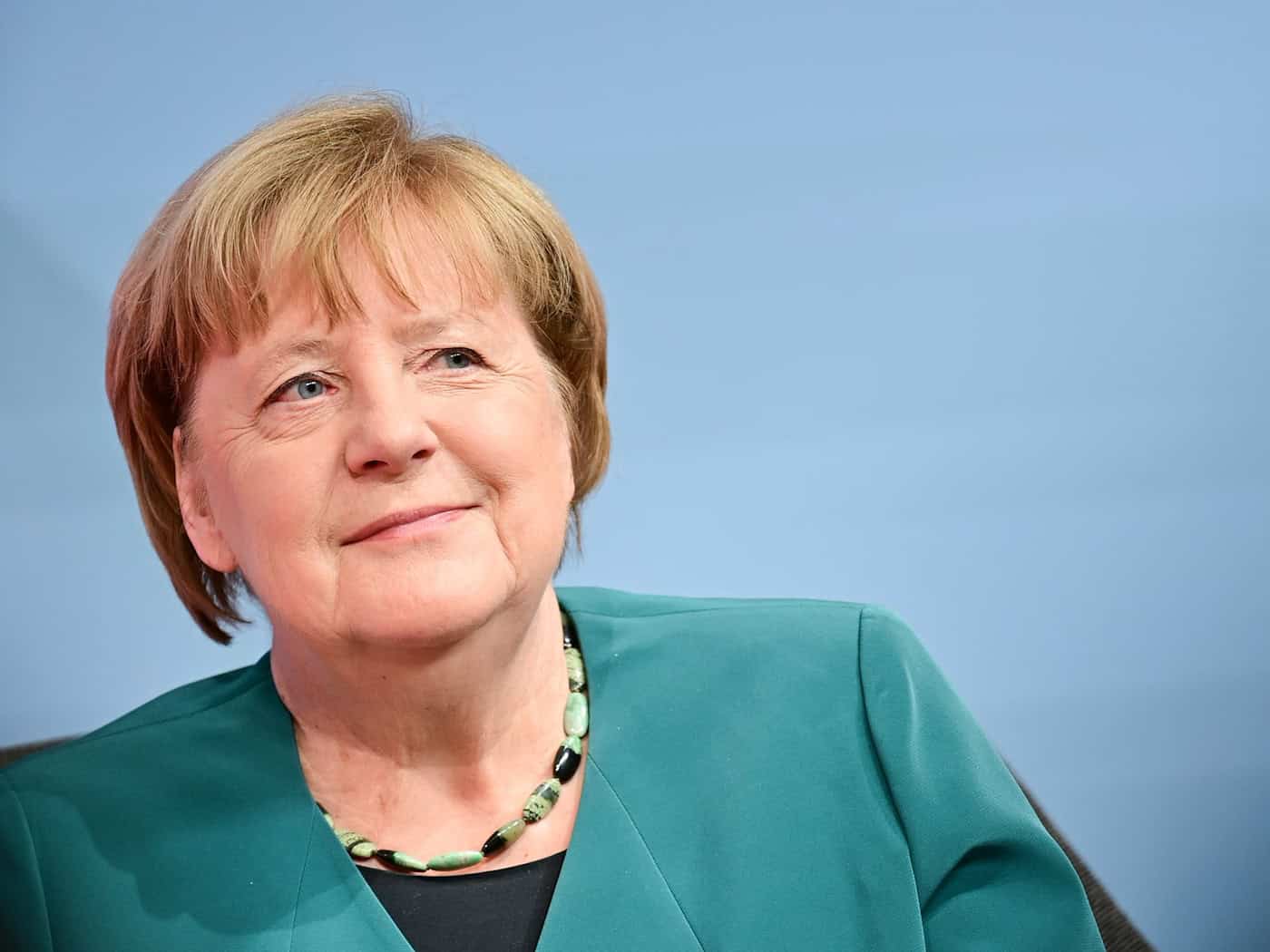 Angela Merkel gibt Briefwahlstimme für Berliner Abgeordnetenhaus ab