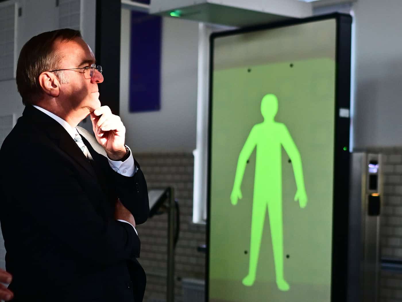 Pistorius verteidigt Modernisierung: Hälfte der Mittel fließt in neue Technologien