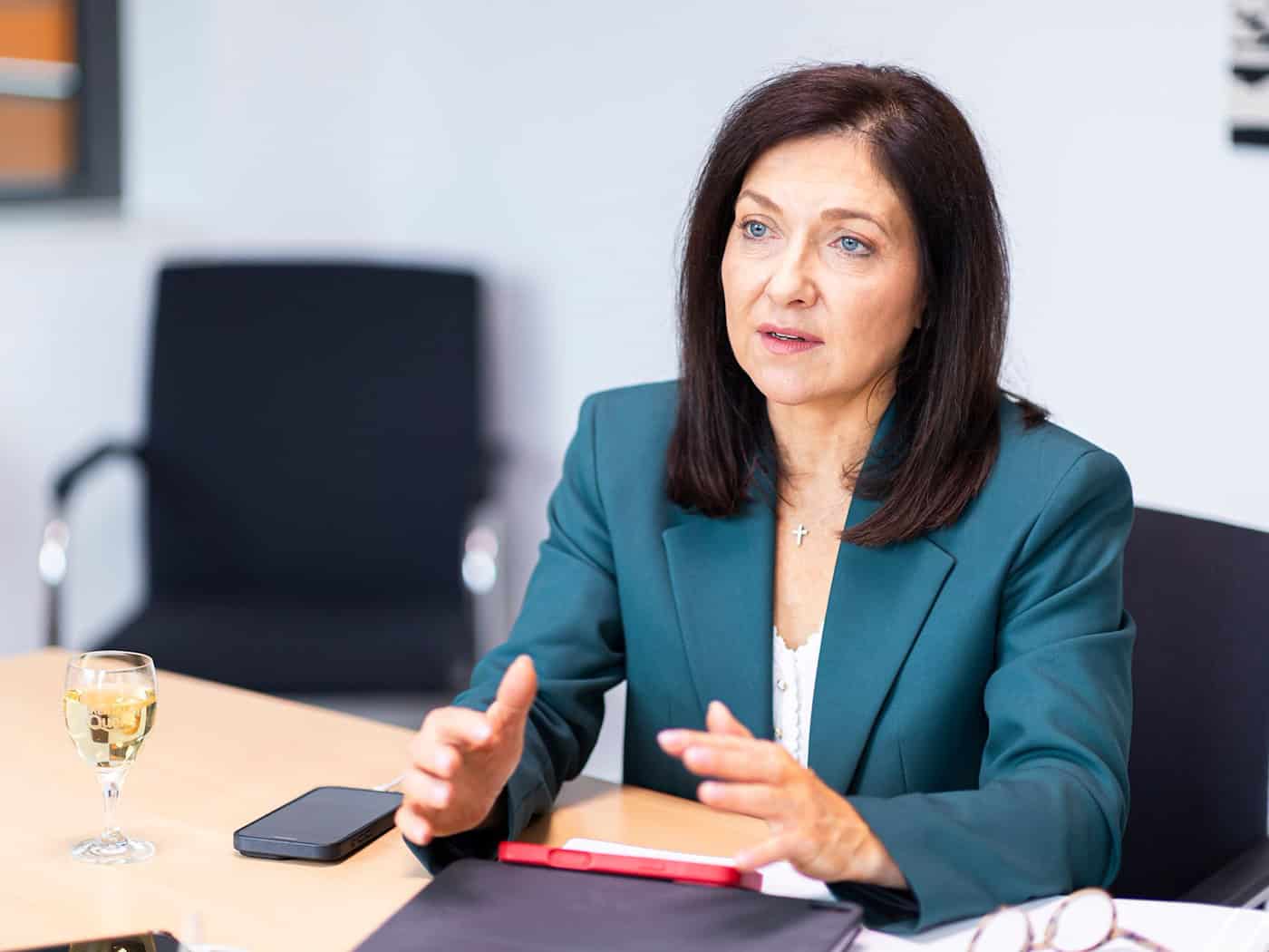Reiche warnt: Linke-Regierung in Berlin gefährdet den Wirtschaftsstandort