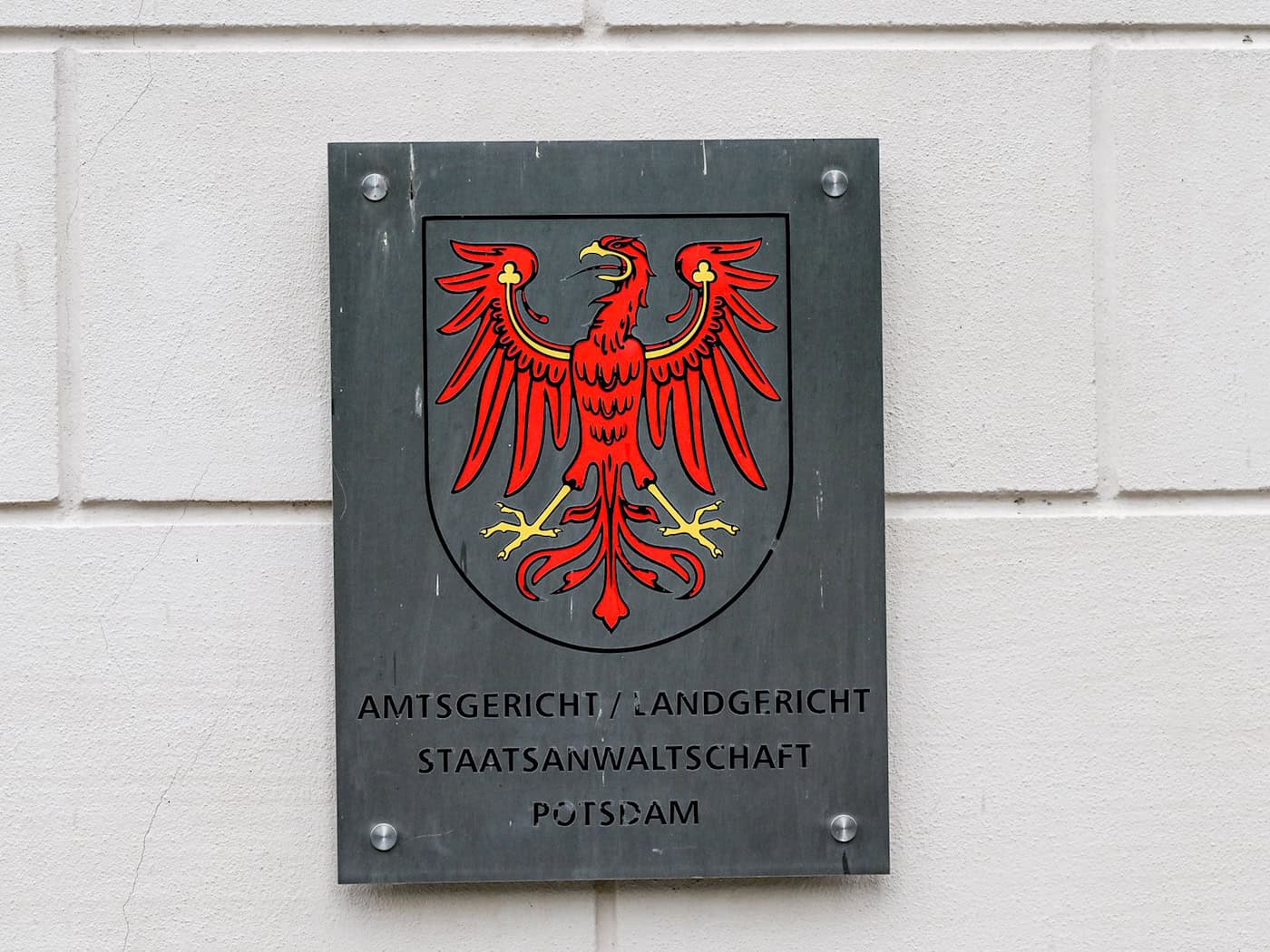 Rentnerin stirbt bei Raub: lebenslang und fast 14 Jahre Haft