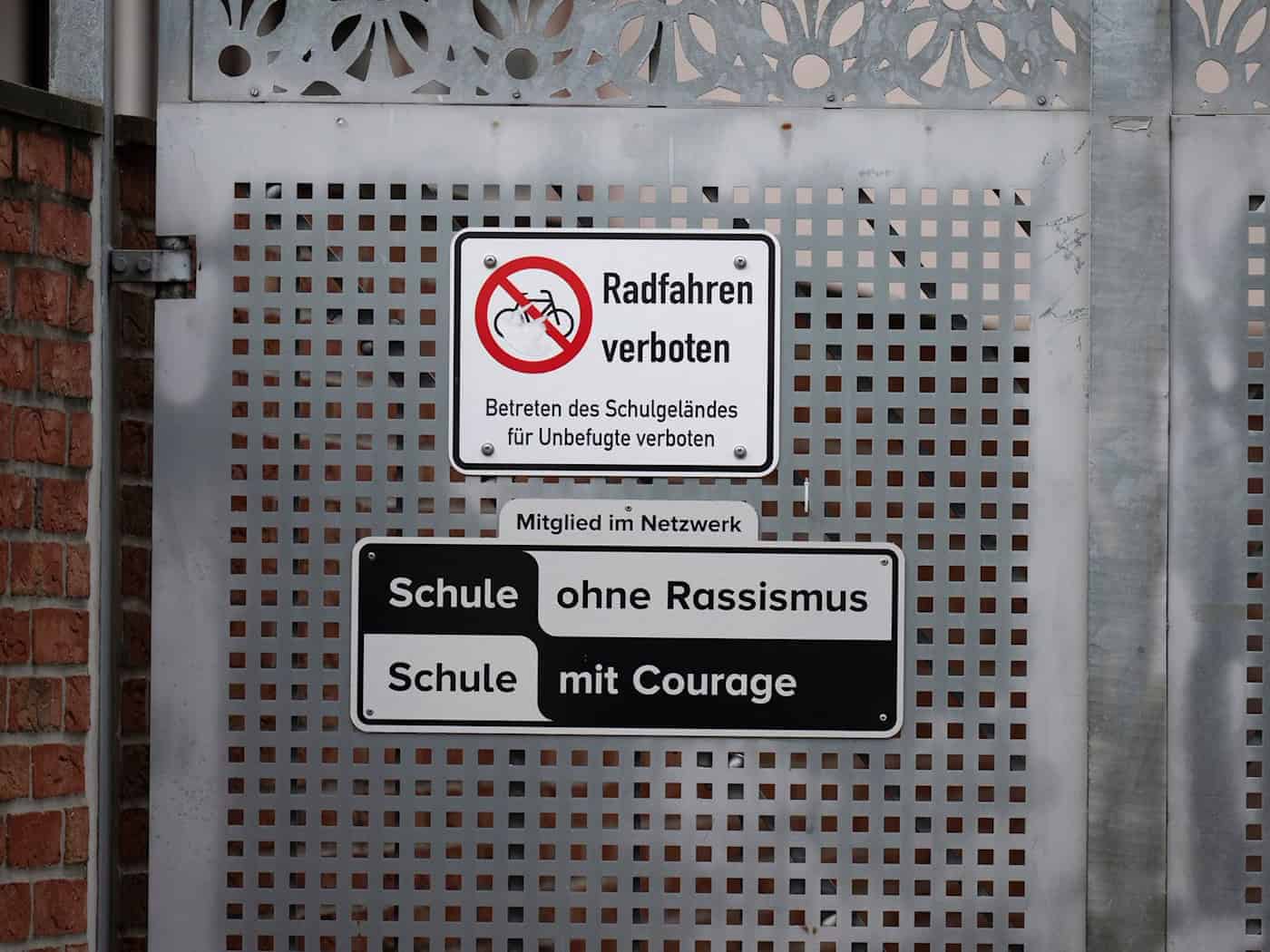 Rund 300 Schülerinnen und Schüler aus Brandenburg beraten im Potsdamer Landtag über Strategien gegen Diskriminierung