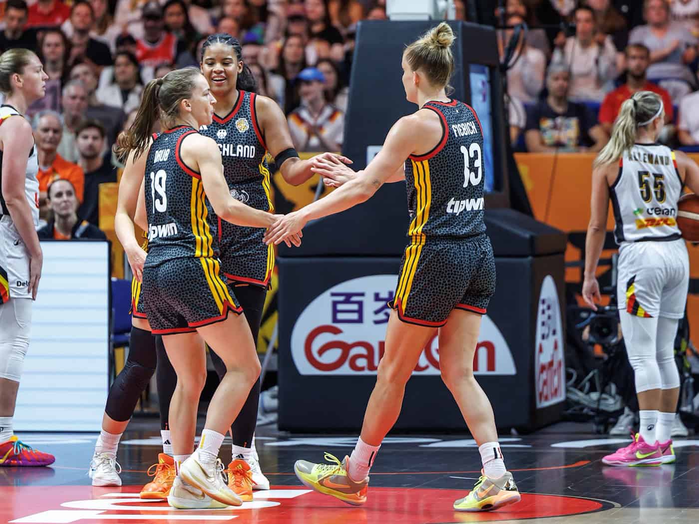 Deutsche Basketballerinnen erreichen in Berlin erstmals WM-Halbfinale
