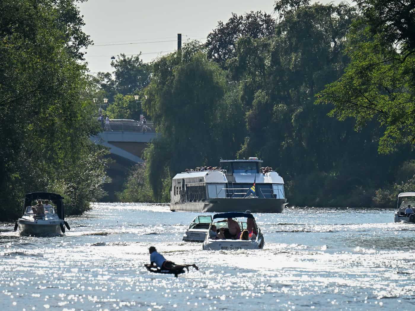 Sportboot sinkt nach Kollision mit Passagierschiff