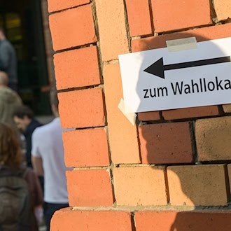 Umfrage vor Berlin-Wahl: vier Parteien eng beieinander