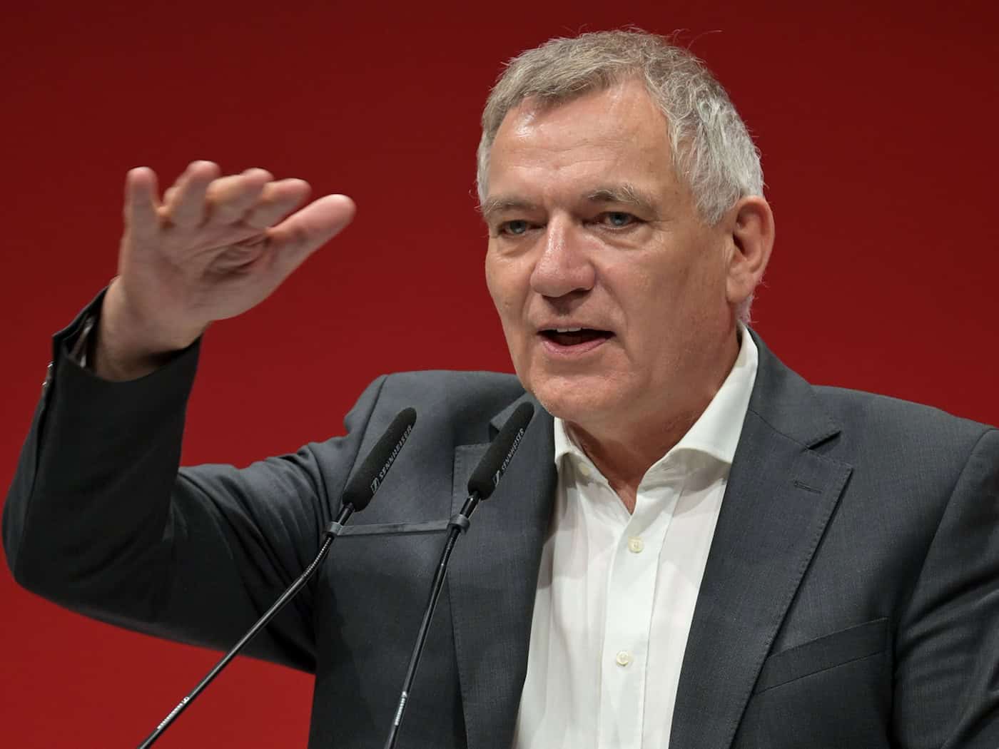 Jan van Aken weist Antisemitismusvorwürfe gegen Linke nach Berliner Wahl zurück