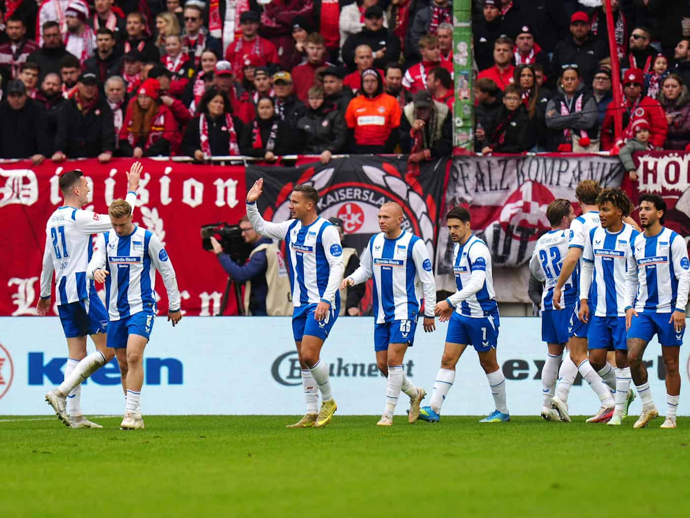 Hertha BSC siegt 3:0 in Kaiserslautern und bleibt Spitzenreiter der 2. Bundesliga