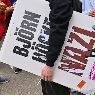 Fürstenwalde: Höcke führt AfD-Aufmarsch – Polizei nennt 1.500 Teilnehmer