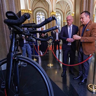 Ausstellung im Rathaus erinnert an Opfer des Hamas-Terrors