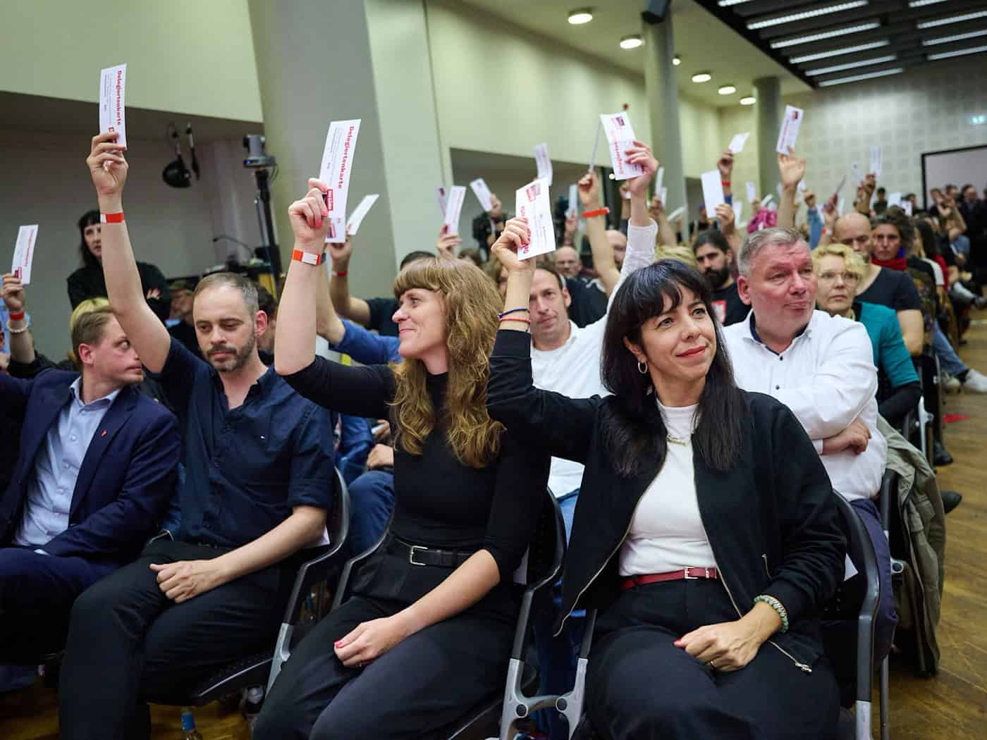 Berliner Linke entscheidet über Koalitionsverhandlungen