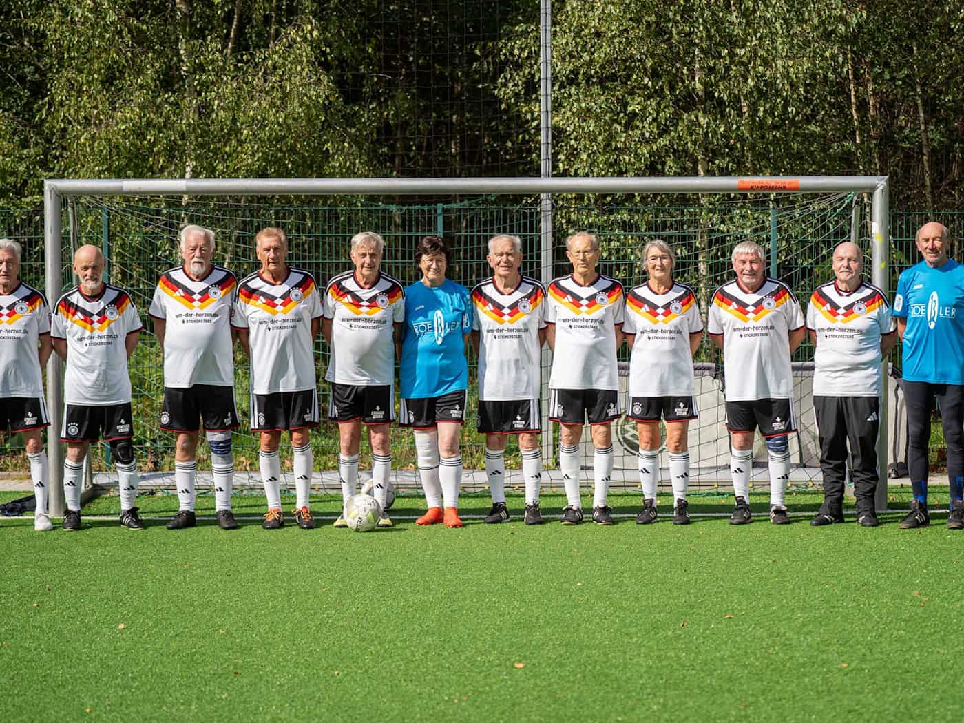 Deutsche Ü80-Nationalmannschaft reist als Titelkandidat zur 70-Plus-Fußball-WM in Australien
