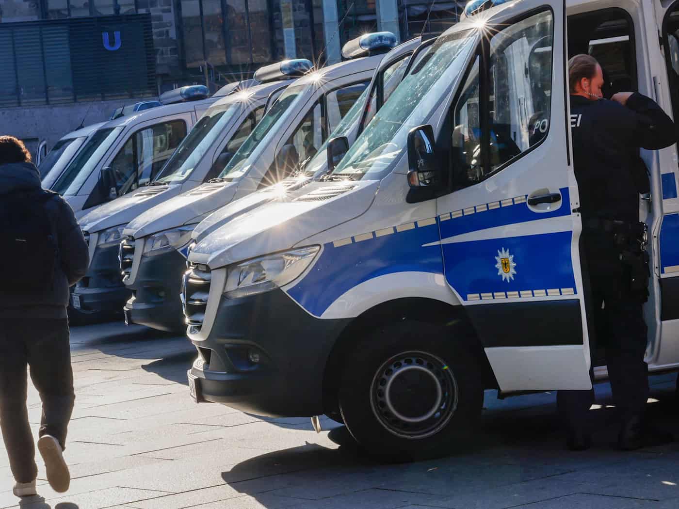 Tausende Menschen bei Protest am Brandenburger Tor
