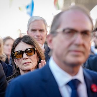 Hunderte Menschen gedenken der Opfer des Terrorangriffs