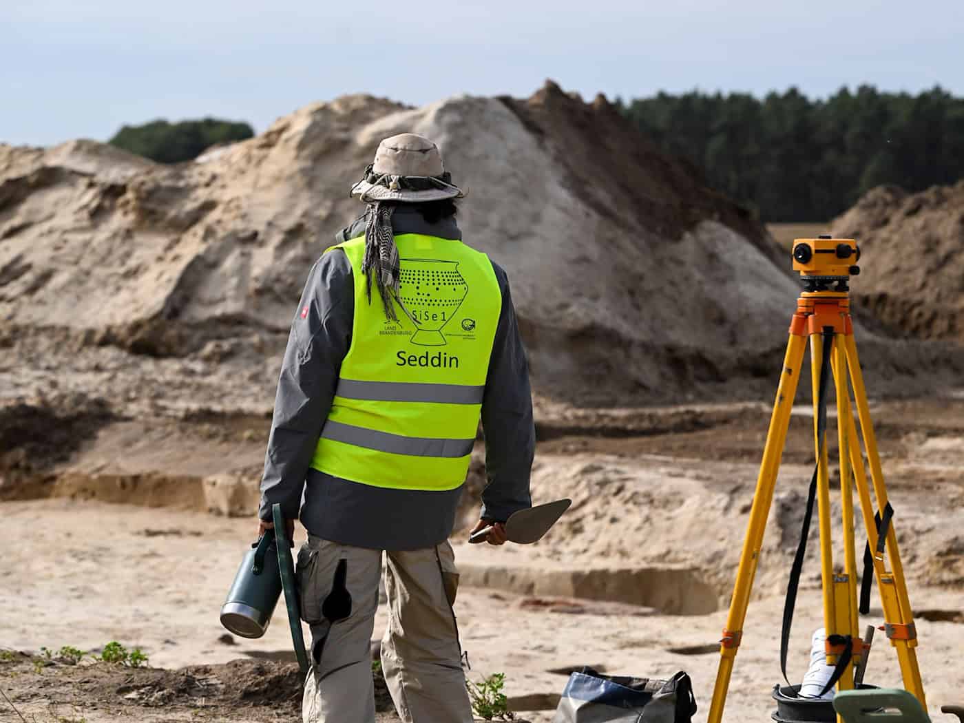 «König Hinz»: Tempel mit Opfergaben aus Bronzezeit entdeckt