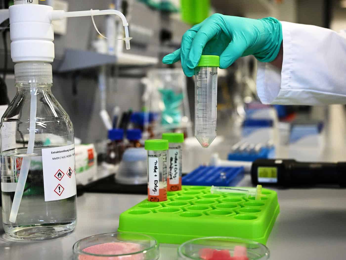 Landeslabor Berlin-Brandenburg: 0,2 Prozent der Lebensmittelproben bedenklich – Glycerin in Slush‑Eis gefährdet Kinder