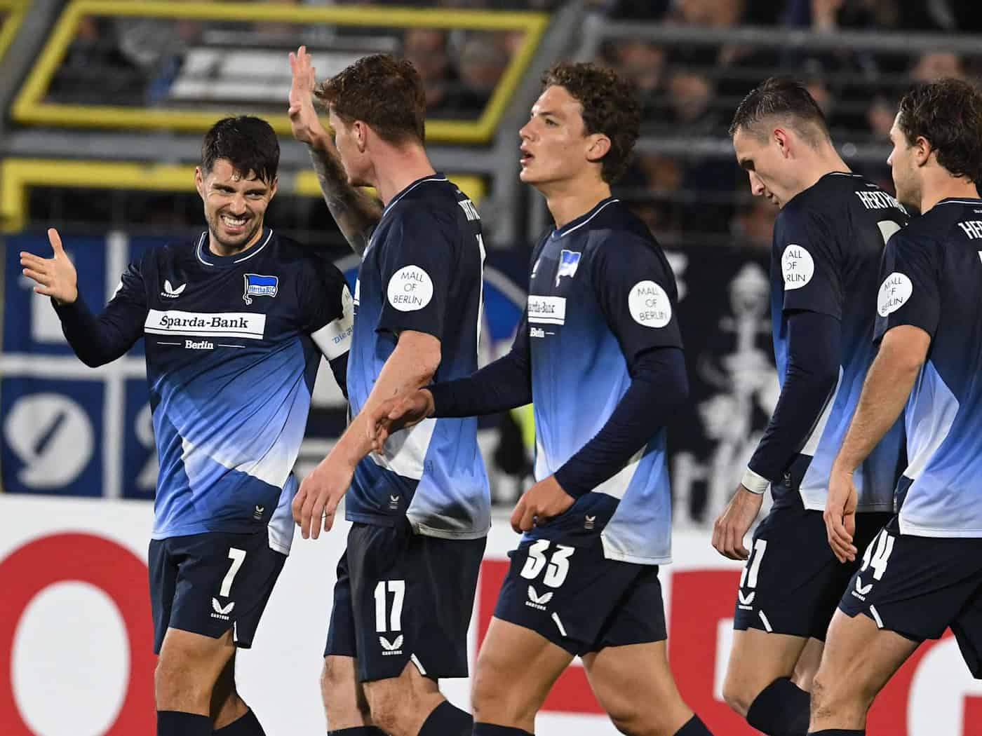 Mit Mühe gegen Dorfclub: Hertha erreicht Pokal-Achtelfinale