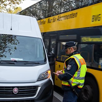 Tausende Autos blockieren Busspuren - BVG setzt auf Kampagne