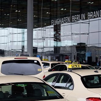 Berliner Taxiinnung fordert Geozone für BER nach Landkreis-Kündigung
