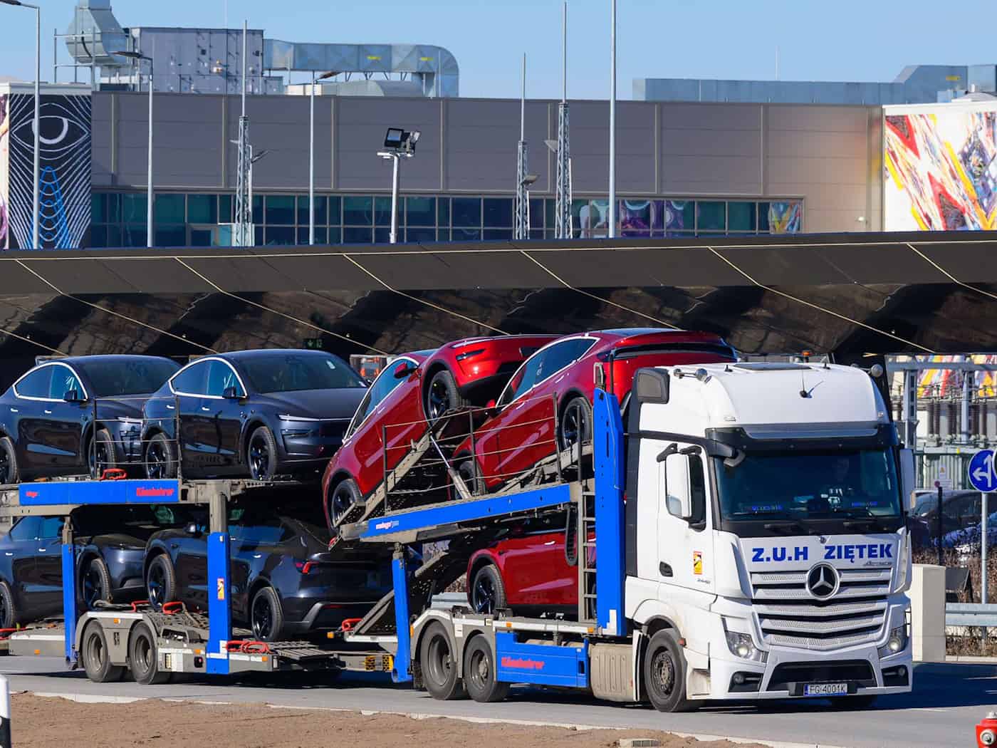 Tesla schiebt Werksausbau an - Eine Million Autos als Ziel