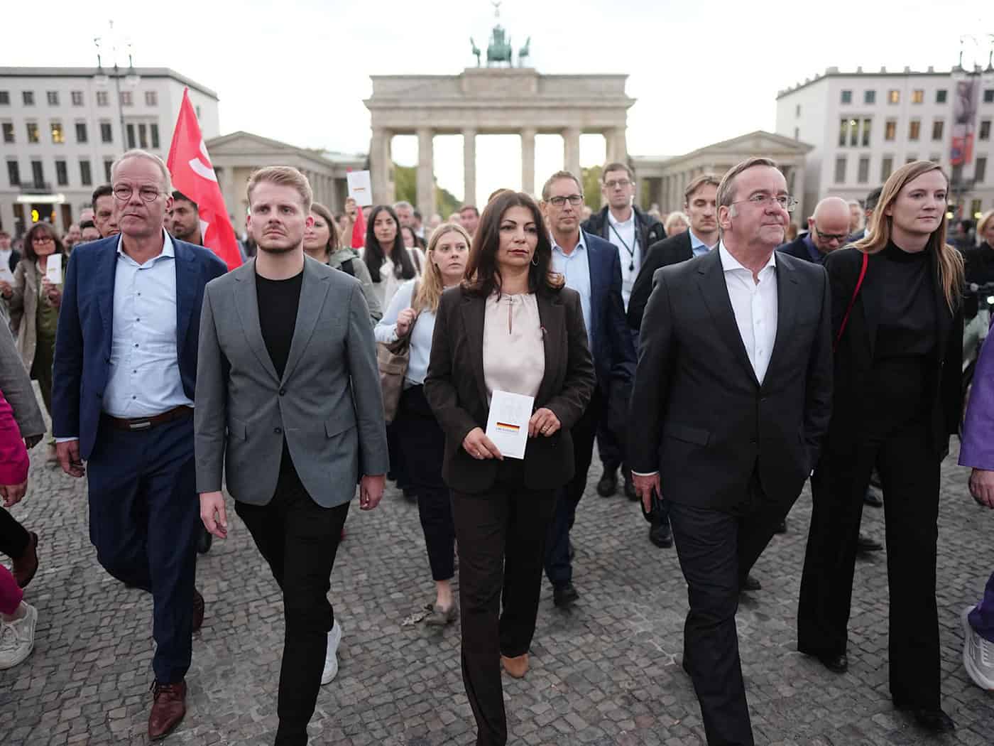 SPD protestiert in Berlin nach Wahl des ersten AfD-Landtagspräsidenten in Magdeburg