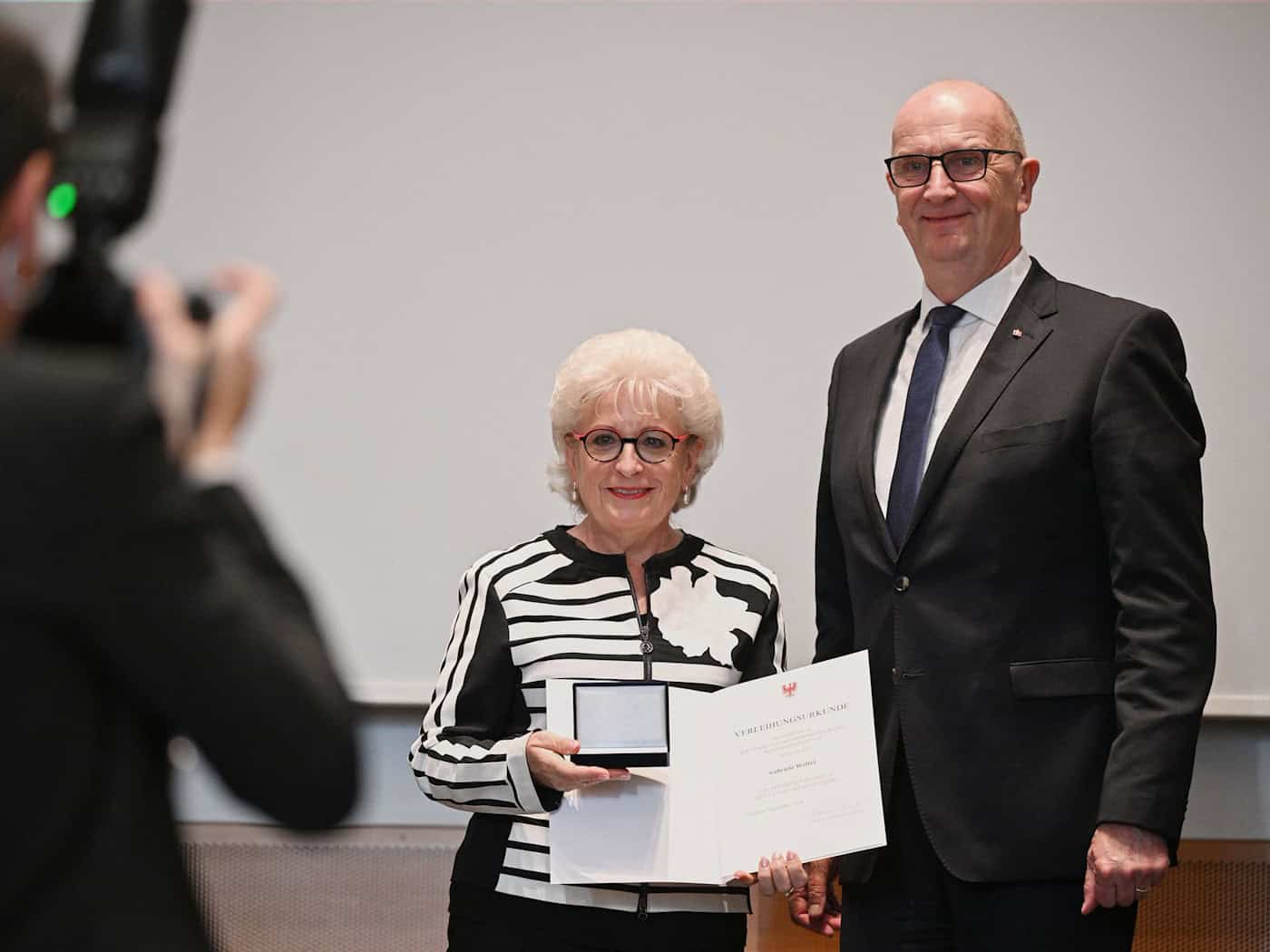 Woidke zeichnet elf Engagierte mit Verdienstmedaille des Landes Brandenburg aus