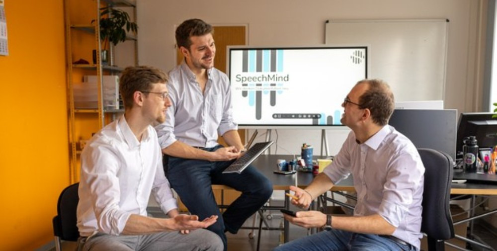 TU Dresden: Start-up SpeechMind überzeugt TU Dresden mit Einsatz von ChatGPT für Meetingproto¬kolle