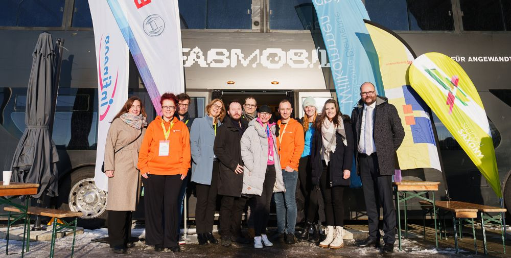 Silicon Saxony: Fabmobil brings STEM education and chip knowledge to Saxon schools