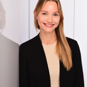 Ansprechpartnerin für Firmenkunden:<br> Katrin Sutterer<br>Sales Manager Business Travel 