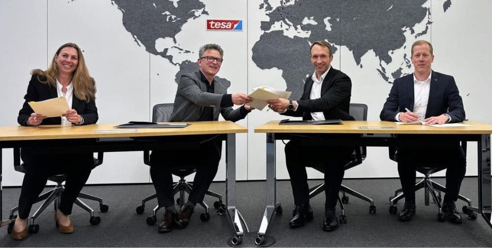 ZEISS: Strategischer Kooperationsvertrag mit tesa zur Industrialisierung großflächiger Hologrammtechnologie