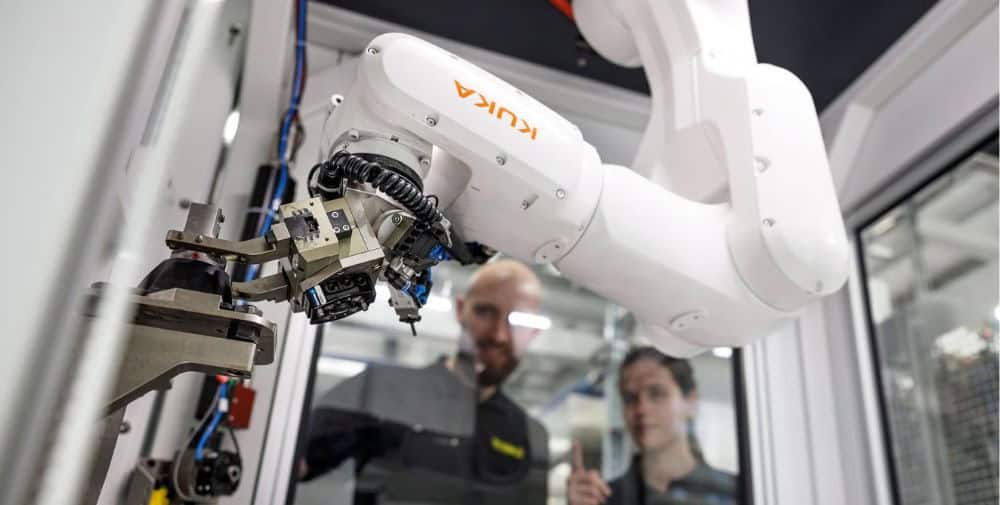 KUKA: iiQKA.mxAutomation – SRCI in Software-Schnittstelle macht Automatisierung noch einfacher