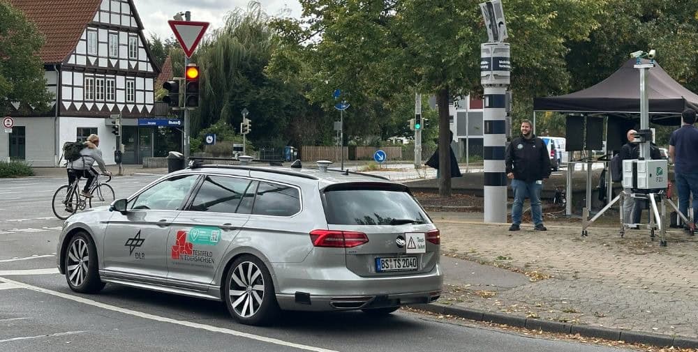 DLR: Autonomous driving with infrastructure support implemented for the first time