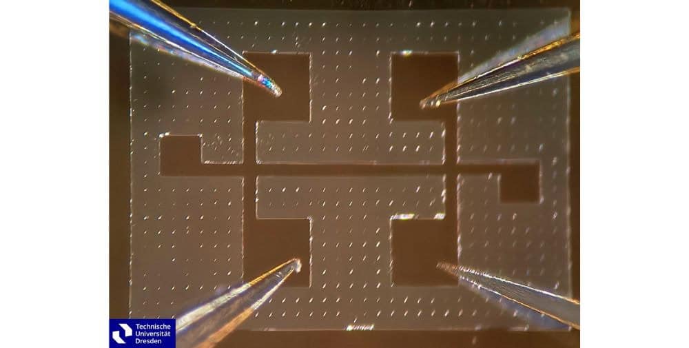 Chipmetrics: Prefabricated electrical test structure for the rapid characterization of thin films presented