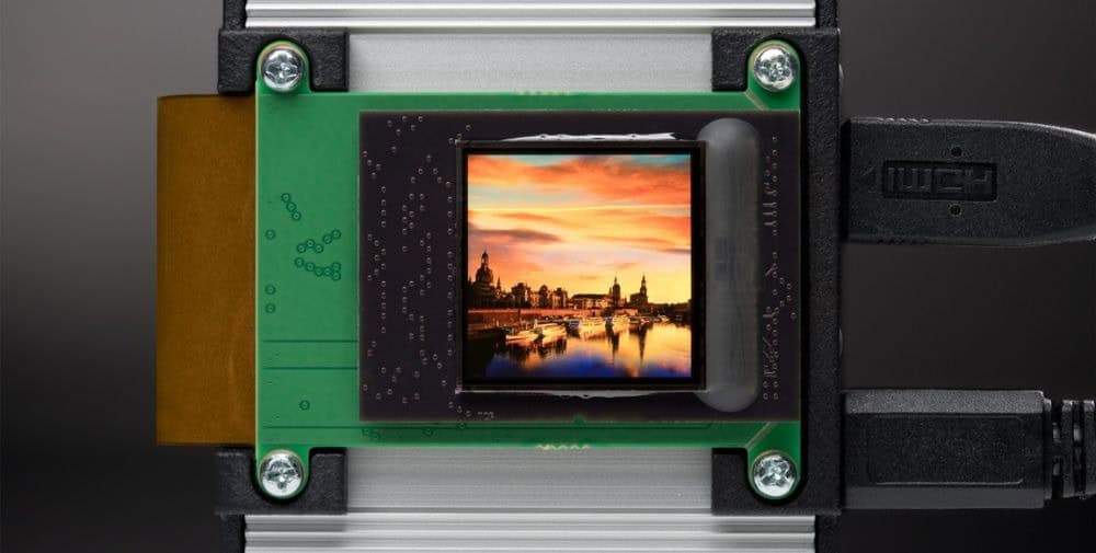 Fraunhofer IPMS: Novel 2k OLED microdisplay for near-to-eye applications