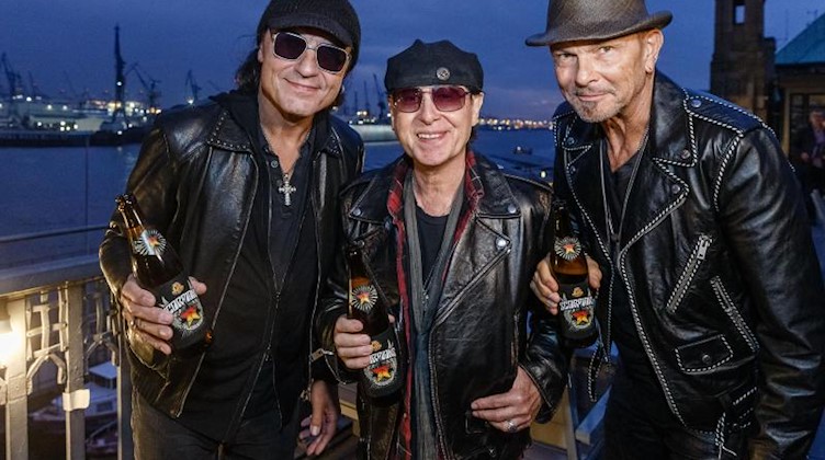 Die Musiker der Rockgruppe Scorpions Matthias Jabs (l-r), Klaus Meine und Rudolf Schenker. Foto: Markus Scholz/dpa