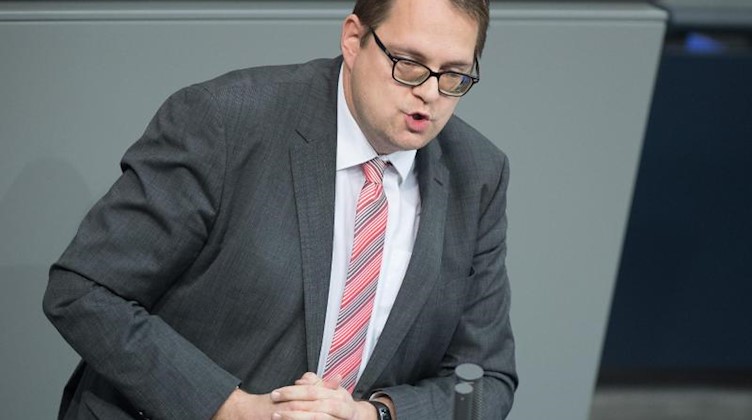 Sören Pellmann (Die Linke) spricht während einer Sitzung. Foto: Soeren Stache/dpa/Archivbild