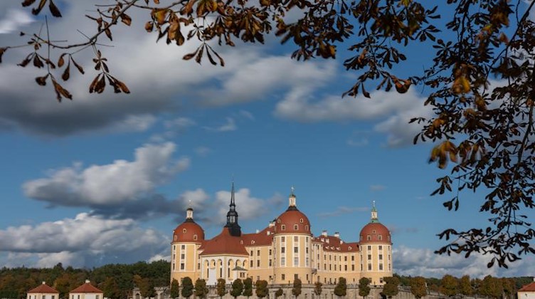 Außenansicht des Schlosses Moritzburg. Foto: Robert Michael/dpa-Zentralbild/dpa