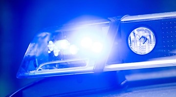 Ein Blaulicht der Polizei. Foto: Lino Mirgeler/dpa