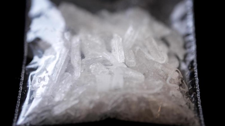 Ein Fund der synthetischen Droge Crystal Speed. Foto: David-Wolfgang Ebener/dpa/Archivbild
