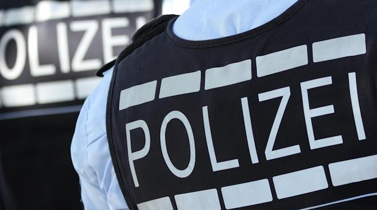 In Westen gekleidete Polizisten. Foto: Silas Stein/dpa