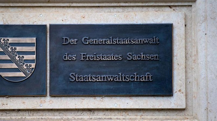 «Der Generalstaatsanwalt des Freistaates Sachsen - Staatsanwaltschaft» steht auf einer Tafel. Foto: Arno Burgi/zb/dpa