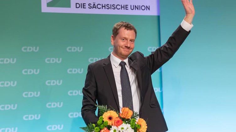 Michael Kretschmer (CDU), Ministerpräsident von Sachsen, freut sich über seine Wahl als Parteivorsitzender. Foto: Michael Reichel/dpa/Archivbild