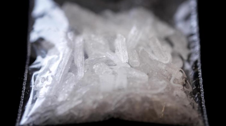 Ein Fund der synthetischen Droge Crystal Meth. Foto: David-Wolfgang Ebener/dpa