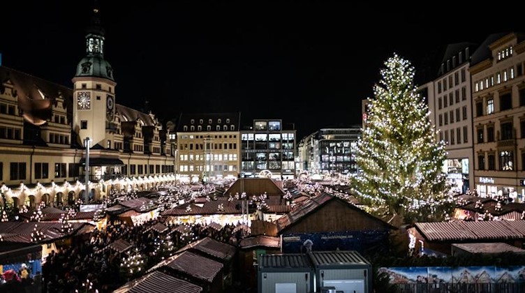 Der Weihnachtsmarkt in Leipzig. Foto: Alexander Prautzsch/dpa