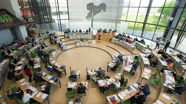 Eine Debatte im Sächsischen Landtag in Dresden. Foto: Sebastian Kahnert/dpa/Archivbild