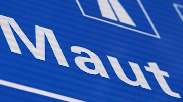 Ein Maut-Verweis an einer Autobahn. Foto: Karl-Josef Hildenbrand/dpa/Symbolbild