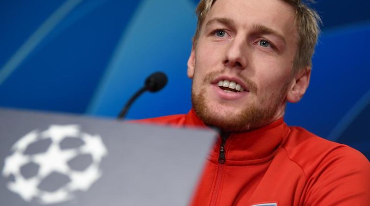 Leipzigs Emil Forsberg spricht auf einer Pressekonferenz. Foto: Hendrik Schmidt/dpa-Zentralbild/dpa/Archivbild