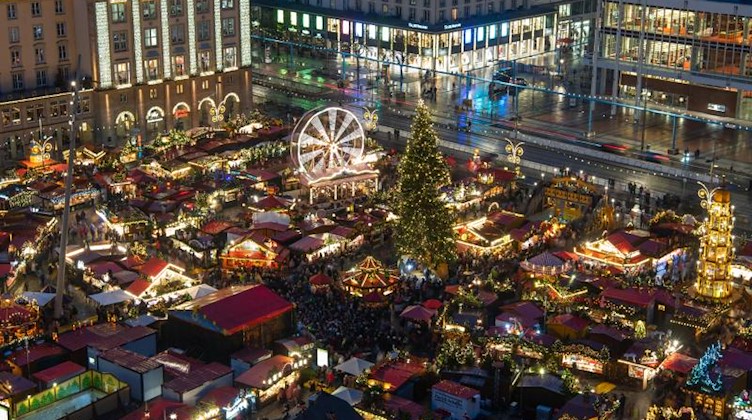 Blick auf den Dresdner Striezelmarkt. Foto: Robert Michael/dpa-Zentralbild/dpa