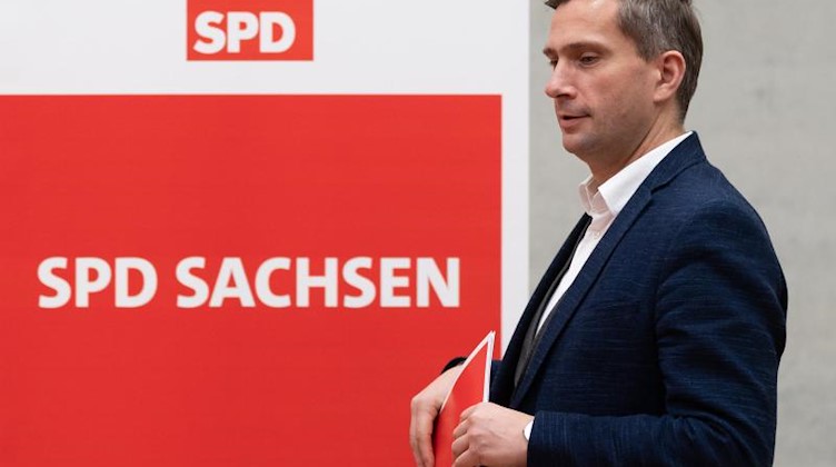 Martin Dulig, Landesvorsitzender der SPD-Sachsen, spricht im Herbert-Wehner-Haus. Foto: Robert Michael/dpa