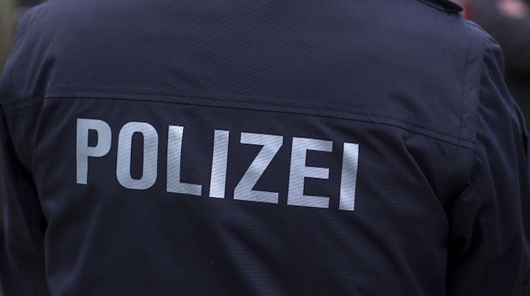 Polizist in Uniform. Foto: Jens Büttner/zb/dpa